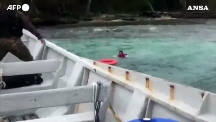 Barcone di migranti affonda al largo di Panama, soccorritori salvano un uomo