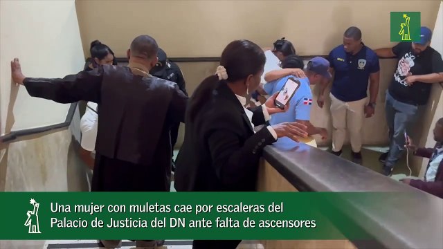Una mujer con muletas cae por escaleras del Palacio de Justicia del DN ante falta de ascensores