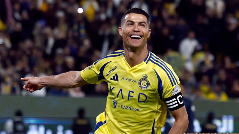 Cristiano Ronaldo swaps the football for a padel racket and enjoys the #PremierPadel in Riyadh