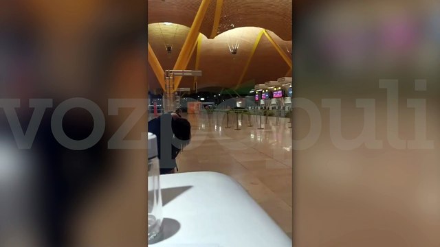 Graban a una 'mujer zombie' en la T4 de Barajas: la droga se extiende entre los sintecho