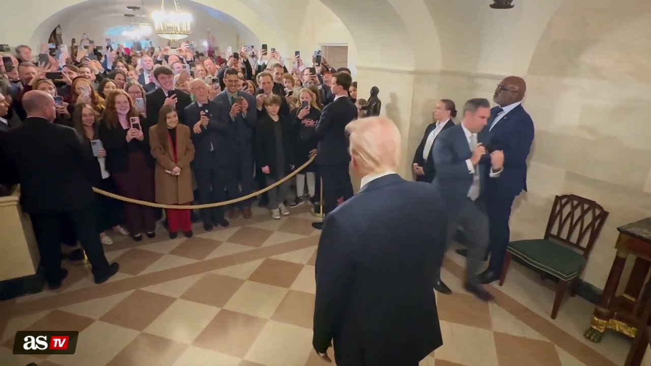 Trump stuns White House visitors with unexpected appearance