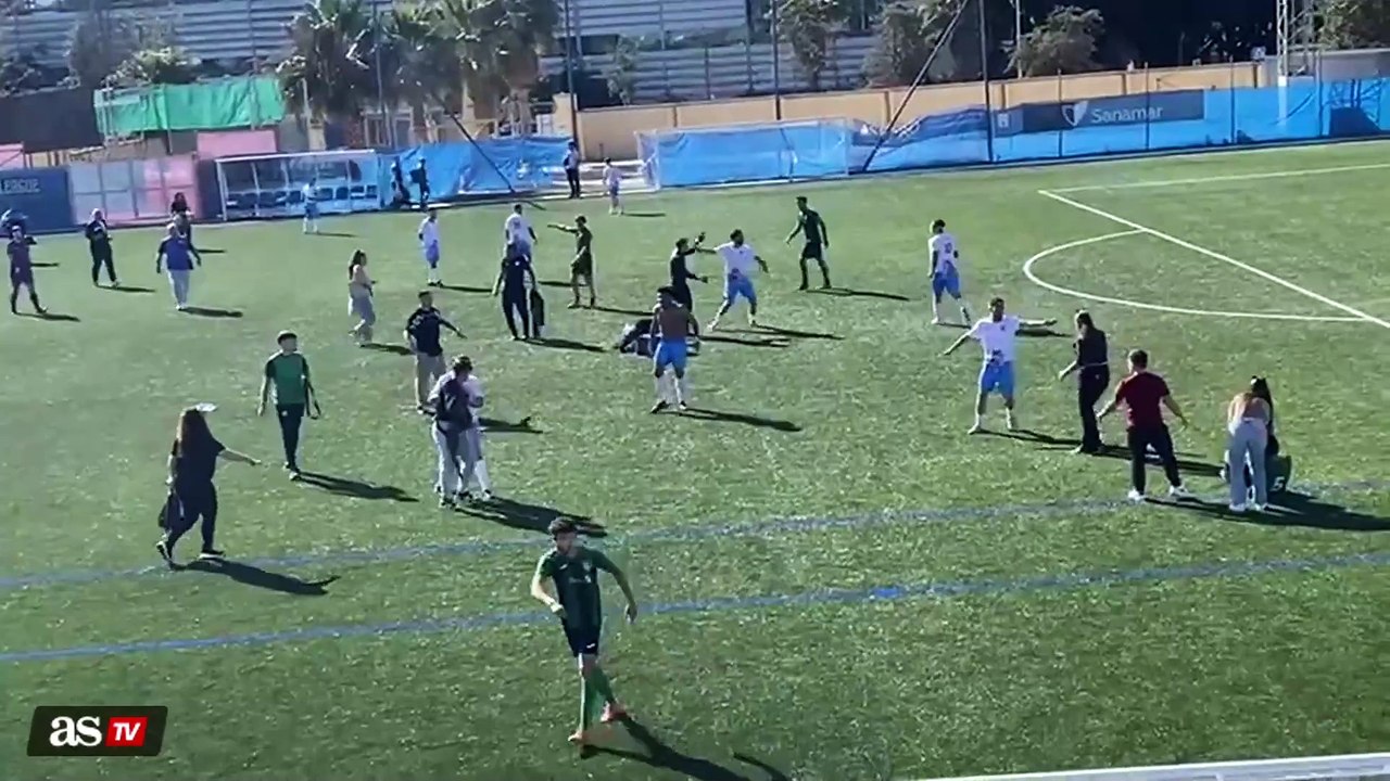 Detenido un futbolista de Málaga por patear la cabeza del entrenador rival en el suelo