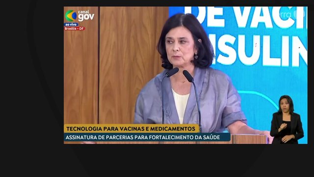 Ministra da Saúde se emociona e pede um minuto de silêncio em oração pela saúde do Papa Francisco