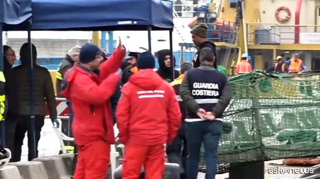 Sbarcati a Napoli 41 migranti salvati nel Mediterraneo da ong