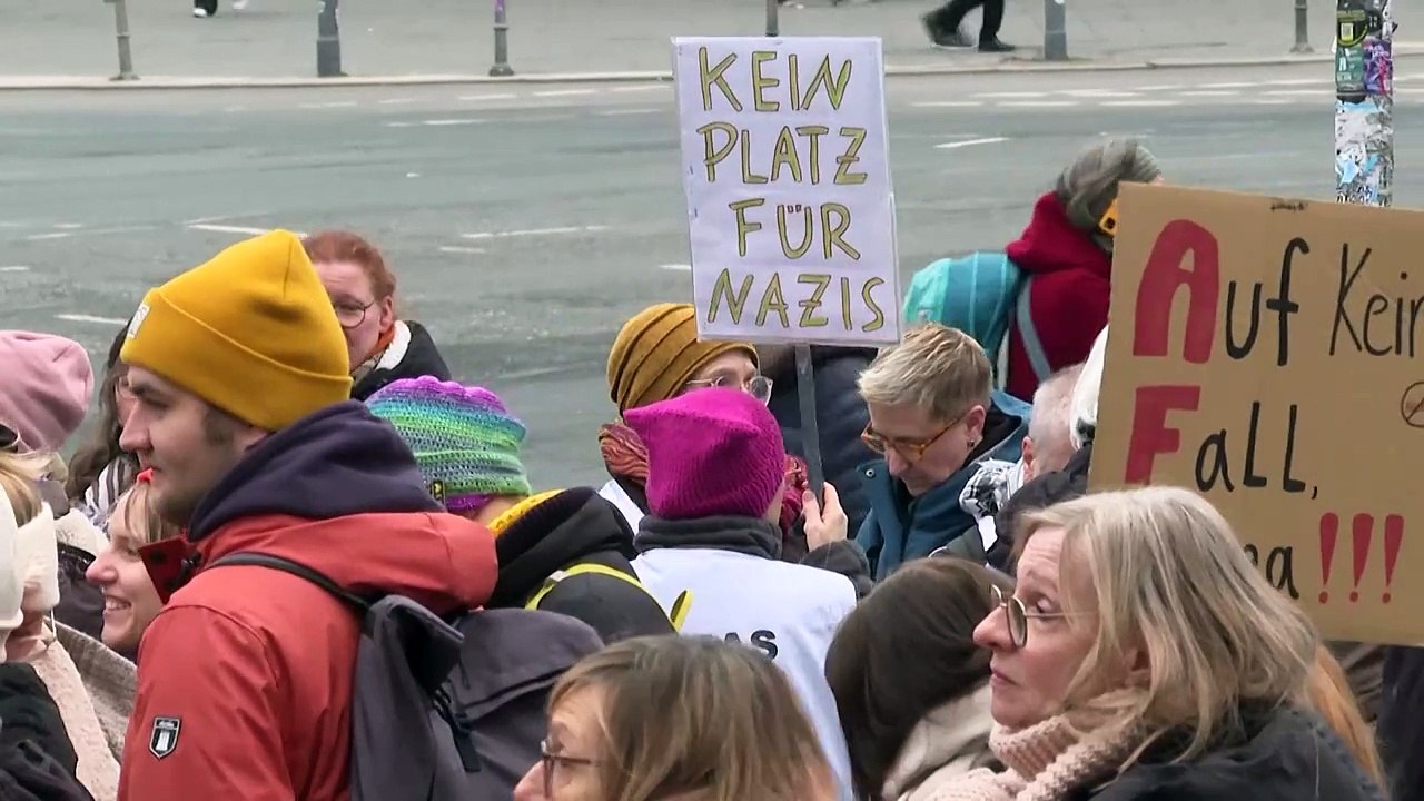 Unions-anfrage nimmt "omas gegen rechts" ins visier