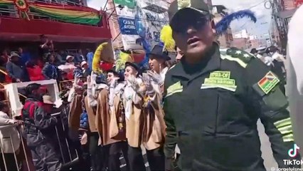 ¡Se acabó la fiesta! Un hombre fue aprehendido cuando bailaba en el último convite en Oruro