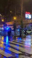 Mohamed Amra vient d'arriver au Tribunal de Paris escorté par le GIGN.