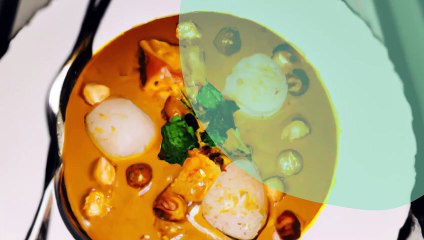 Curry chu chi de noix de saint-jacques et de poisson