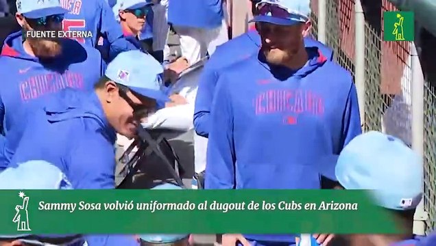 Sammy Sosa volvió uniformado al dugout de los Cubs en Arizona