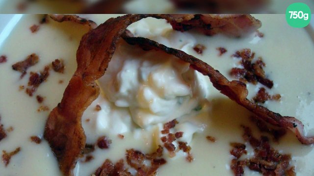 Velouté de cocos de paimpol, lard et Boursin cuisine, échalotes et ciboulette