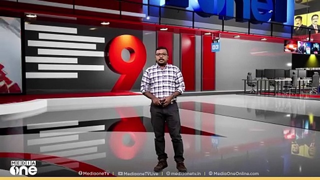 തൃശൂർ വടക്കാഞ്ചേരിയിൽ  പൊലീസുകാരൻ ജീവനൊടുക്കി.. പൊലീസ് കൺട്രോൾ റൂമിലെ സിവിൽ  പൊലീസ് ഓഫിസർ രമേഷ് ബാബു ആണ്  ട്രെയിനിന് മുമ്പിൽ ചാടി  ജീവനൊടുക്കിയത്
