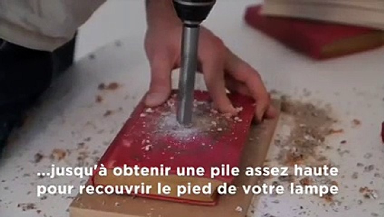 Une pile de livres pour s’éclairer