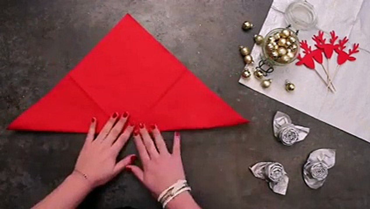 Pliage de serviette : une rose