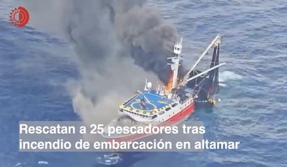 Rescatan a 25 pescadores tras incendio de embarcación