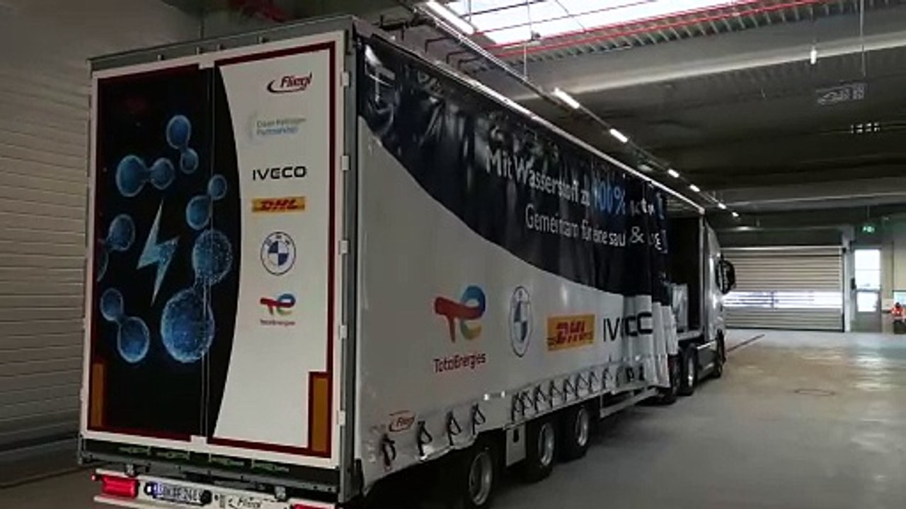 Meilenstein für die BMW Group Transportlogistik - Zwei von 16 in Europa geförderten Lkw fahren für die BMW Group Logistik