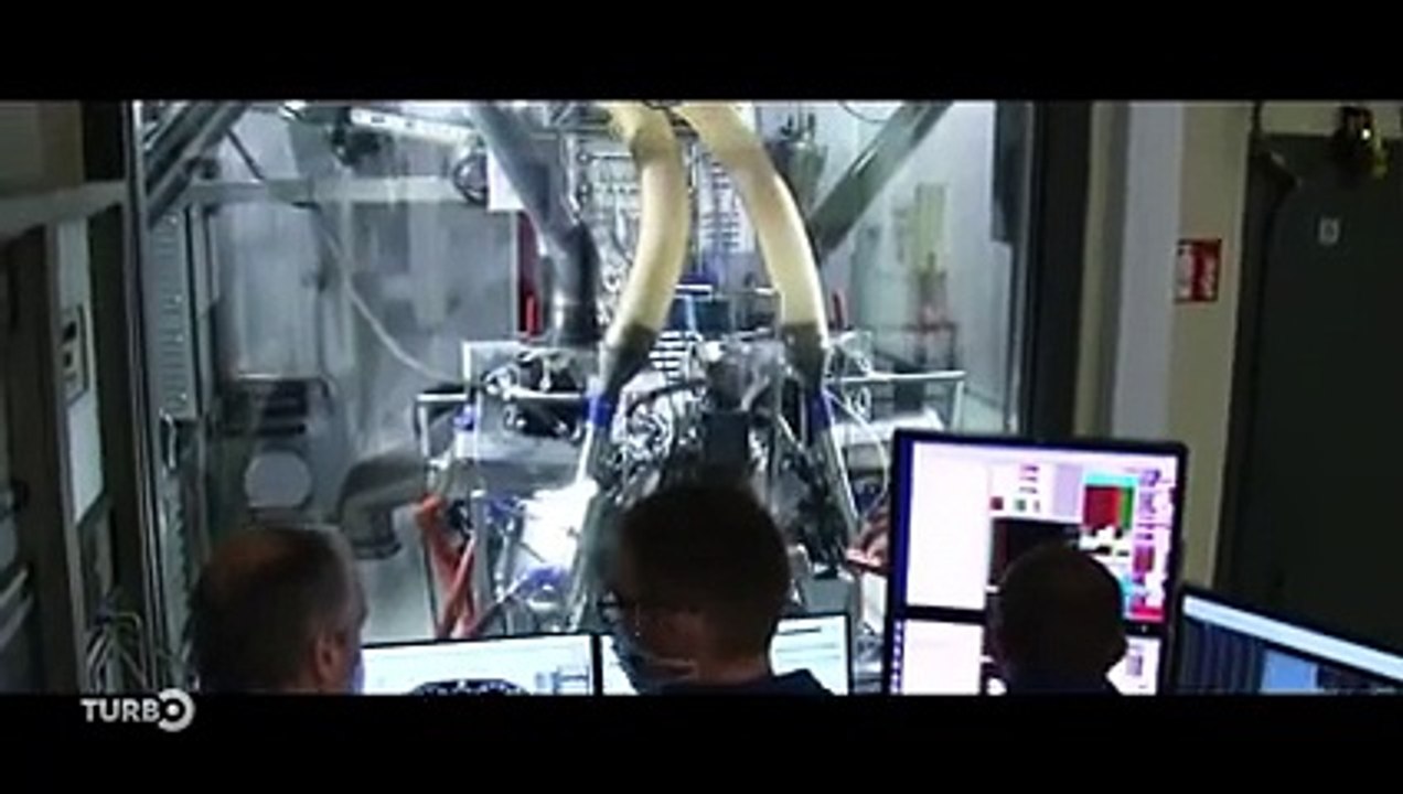 Peugeot 9X8, les premiers tours de roue de l'hypercar - Reportage TURBO du 29/05/2022