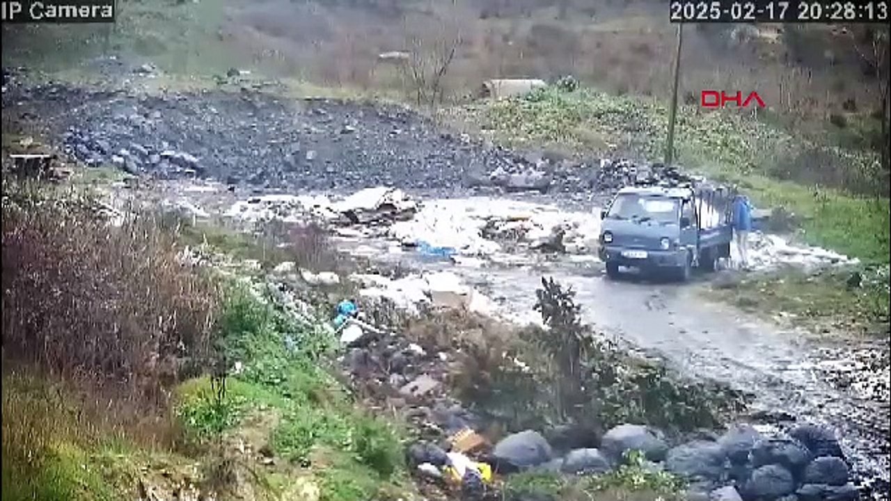 İstanbul - Avcılar'da kaçak moloz dökümü kamerayla tespit edildi, 2 kişiye 80 bin TL ceza kesildi / Tekrar