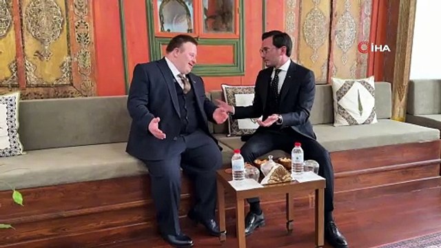 Belediye başkanının özel kalem müdürü hem gülümsetti hem takdir topladı