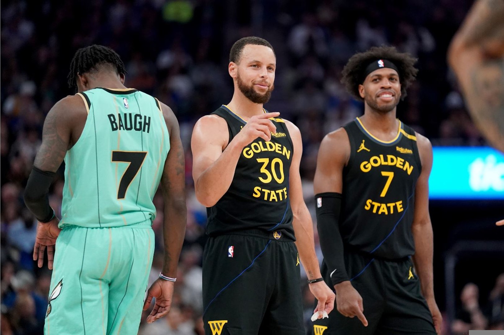 NBA : Les Warriors corrigent les Hornets et poursuivent leur série ...