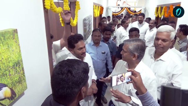 కంటి పరీక్ష చేపించుకున్న YS Jagan | Jagan Inaugurates YS Raja Reddy Eye Centre | Oneindia Telugu