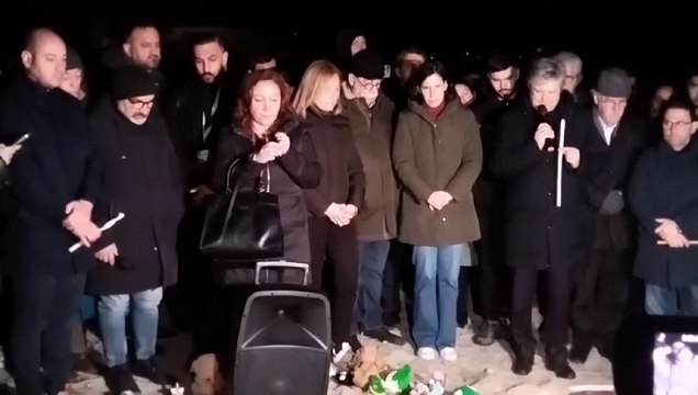 La preghiera di mons. Savino sulla spiaggia di Steccato di Cutro a due anni dal tragico naufragio