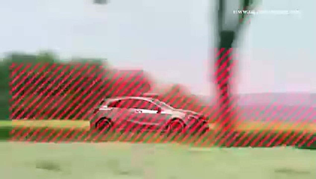 Vidéo : Lewis Hamilton en Mercedes A45 AMG à Silverstone