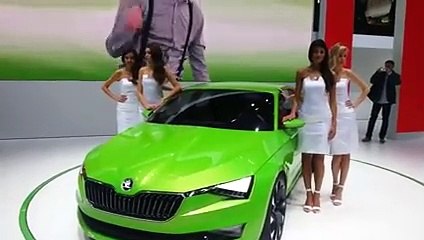 Les hôtesses et la Skoda Vision C - Genève 2014
