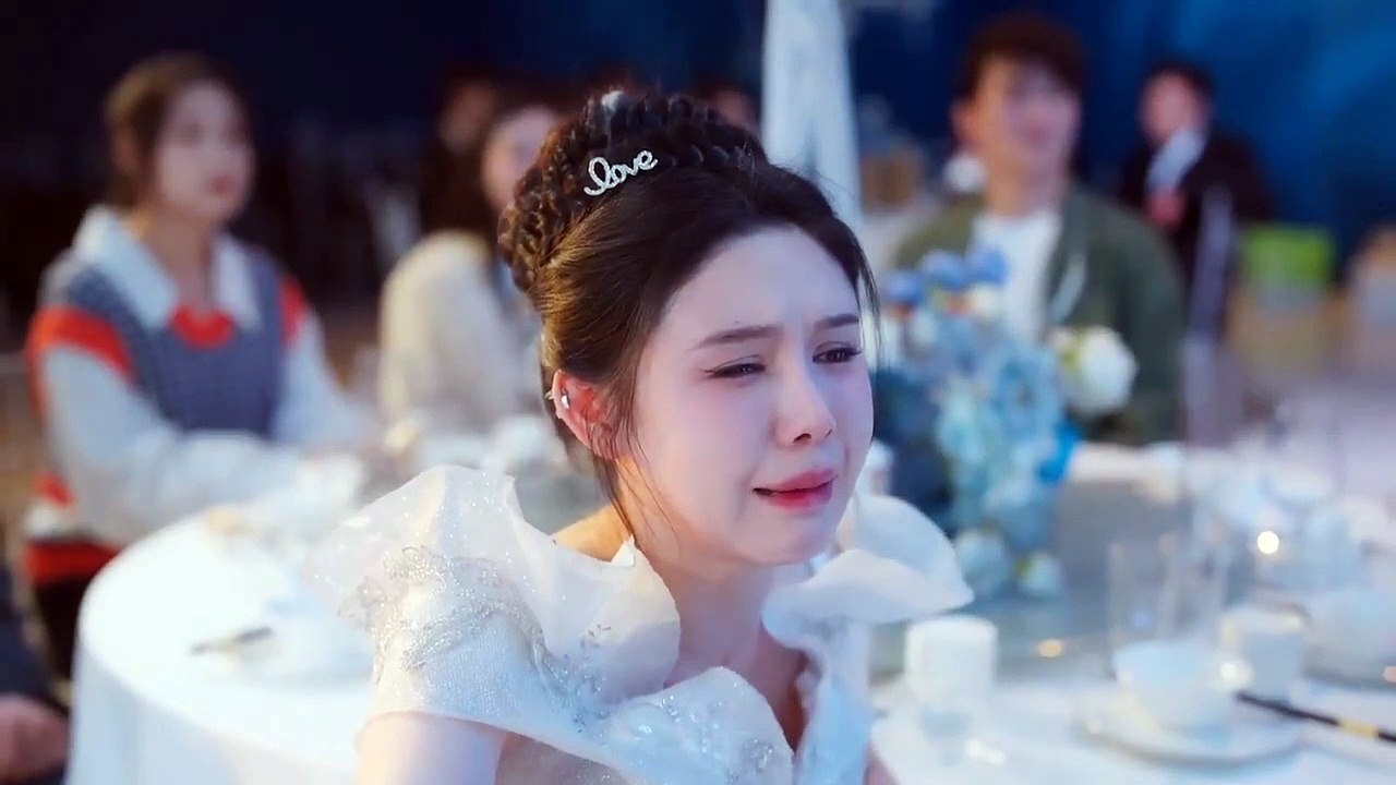 A Poor Girl is Bullied and Decides to Force the Richest Guy in China to Marry Her in Her Own Way