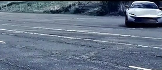 L'Aston Martin DB10 de James Bond Spectre en drift