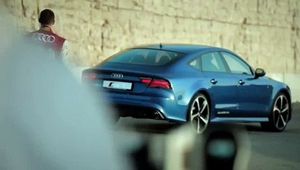 L’Audi RS7 fait la course avec l’ascenseur de la Burj Khalifa