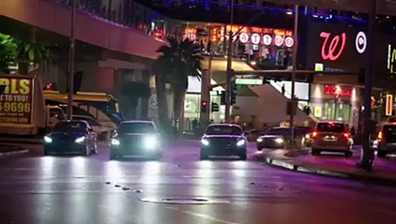 Arrivée surprise de la Mercedes Classe E dans les rues de Las Vegas