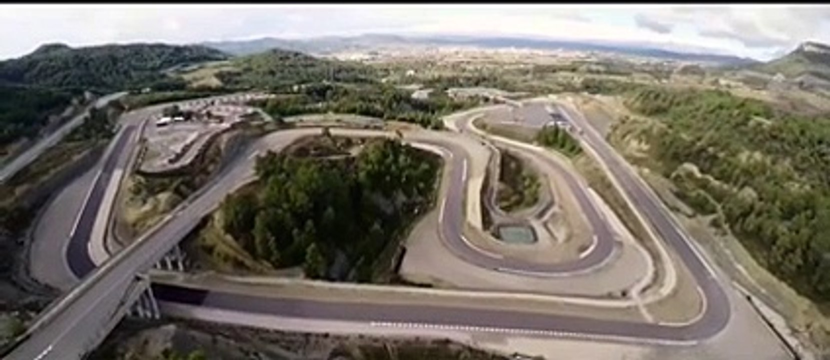 Séance de drift au volant de la future McLaren