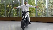 Honda, une moto qui tient debout toute seule