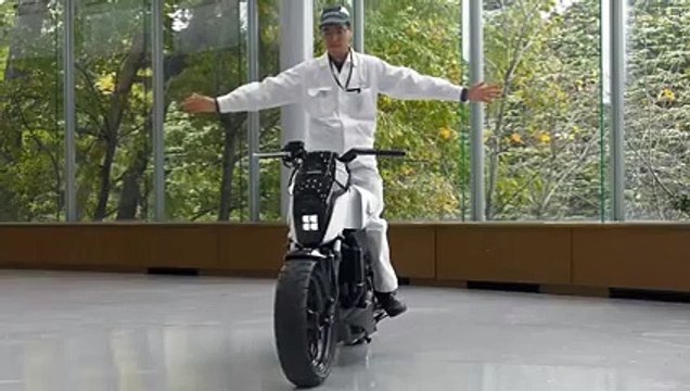 Honda, une moto qui tient debout toute seule
