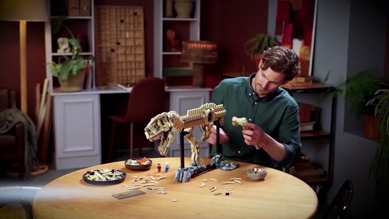 Lego präsentiert ein beeindruckend großes Dinosaurier-Skelett fürs Wohnzimmer