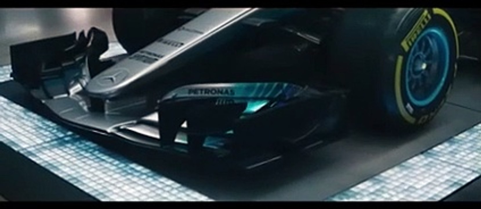 Lewis Hamilton fait la promotion de la Mercedes-AMG Project ONE