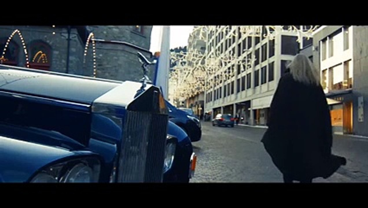 Un Subaru WRX STi en action sur une piste de bobsleigh