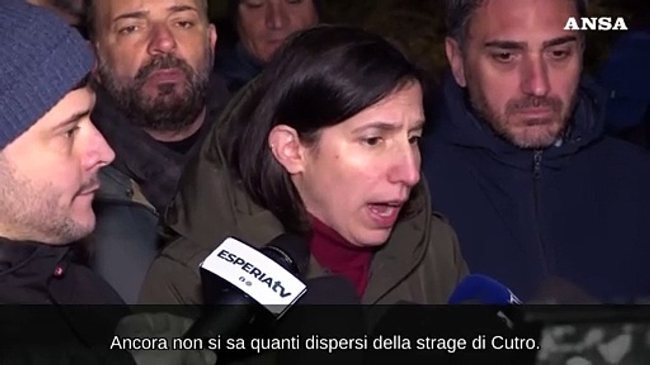 Due anni da Cutro, Elly Schlein alla veglia in ricordo delle vittime