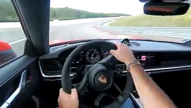Vidéo : glissez vous dans la peau d'un pilote de Porsche 911 Turbo S sur le circuit de Dijon-Prenois