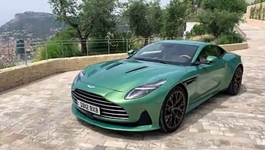 VIDEO - Aston Martin DB12 : la première Super...