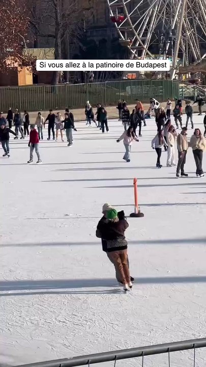 Un couple de patineurs sur la plus grande patinoire extérieure d’Europe ✨