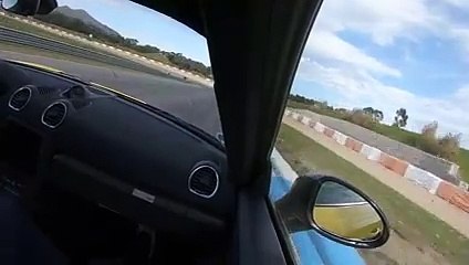 VIDEO - Séance de glisse en Porsche 718 Cayman GT4 RS