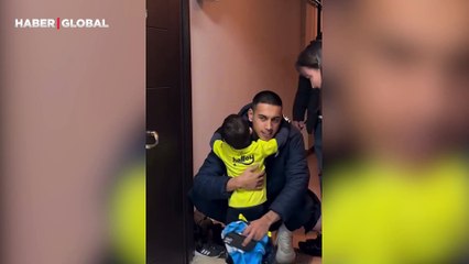 İrfan Can Eğribayat, minik hayranının evine giderek ona forma hediye etti