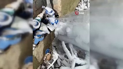 Borulardan fışkıran sular buz tutunca ortaya bu görüntüler çıktı