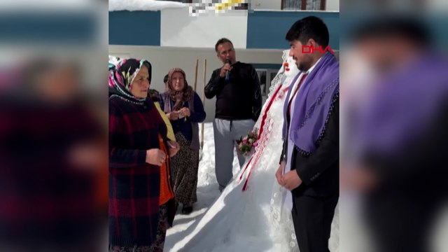 Kardan geline düğün yaptı