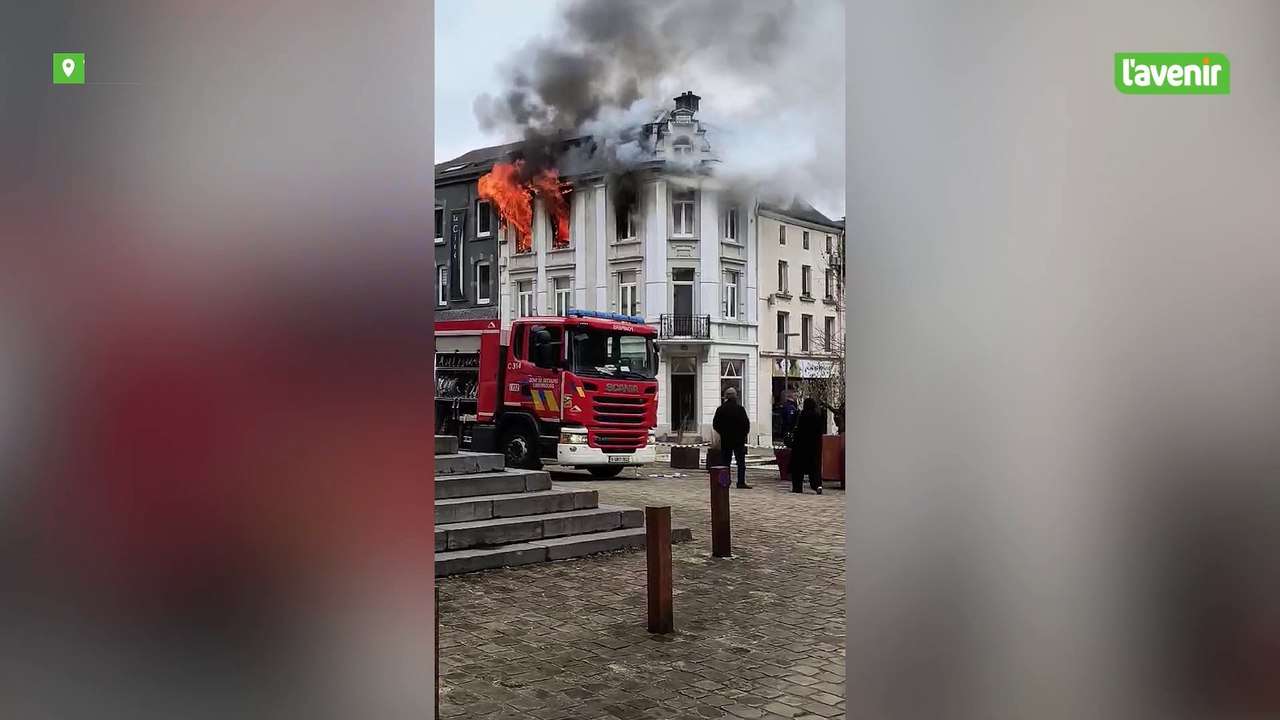 Incendie en cours dans un immeuble de la place Nestor Outer à Virton
