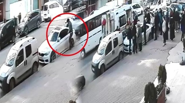 Otomobilinden indikten sonra fenalaştı, kaldırıldığı hastanede öldü