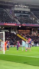 Pau Cubarsí marca su primer gol con el Barça y la celebración pone los pelos de punta