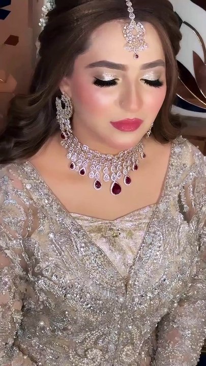 NIKKIHA MAKEUP
