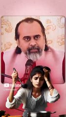 खाना ख़ुद क्यों नहीं बनाते? || आचार्य प्रशांत